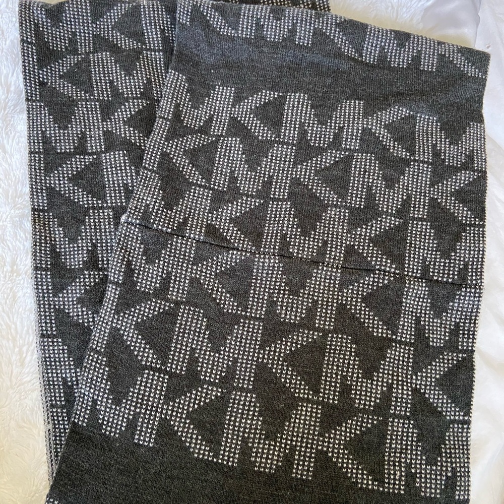 Michael Kors infinite scarf with matching beanie - Picture 4 of 5